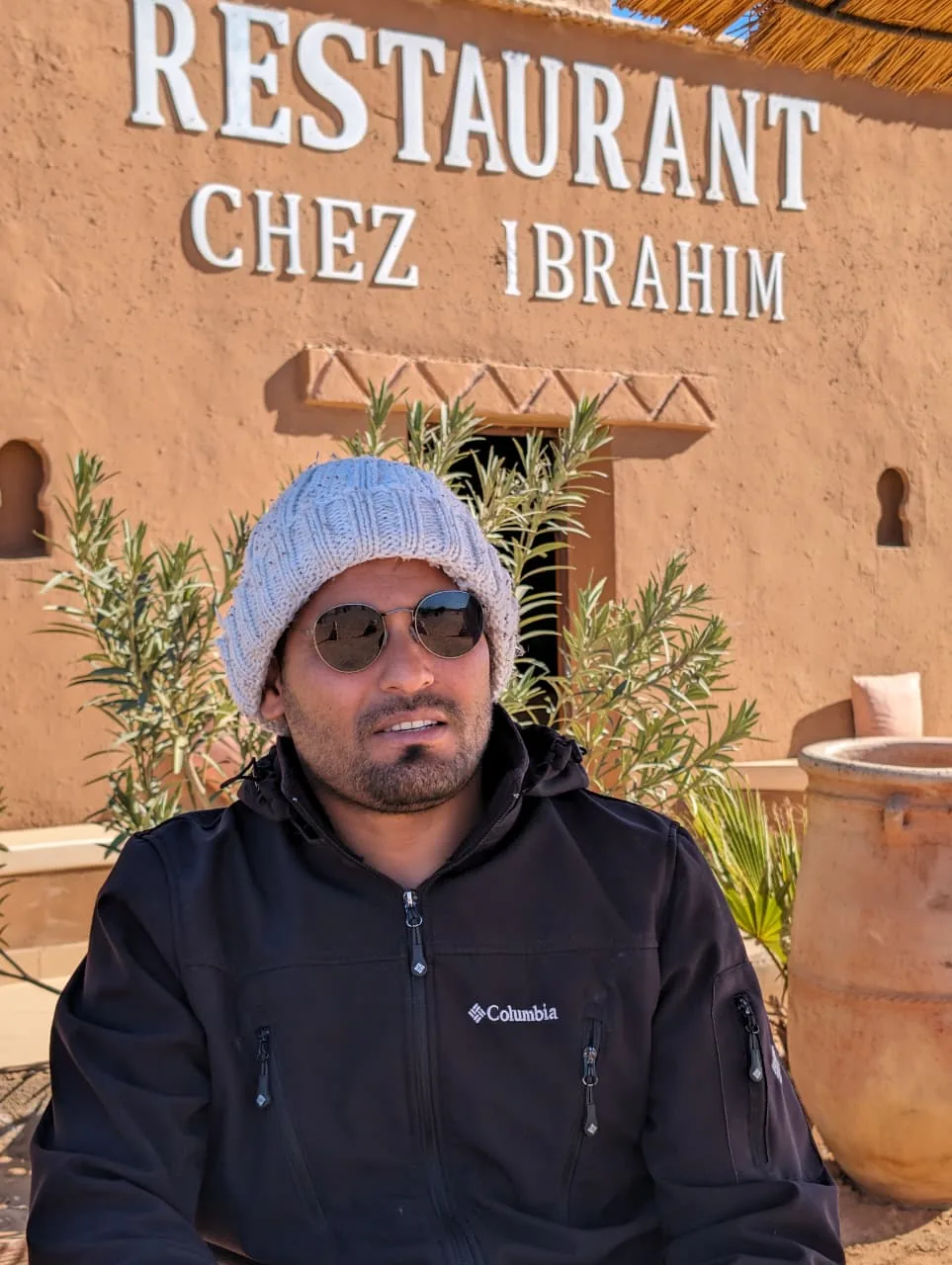 Local stop during a Merzouga desert day